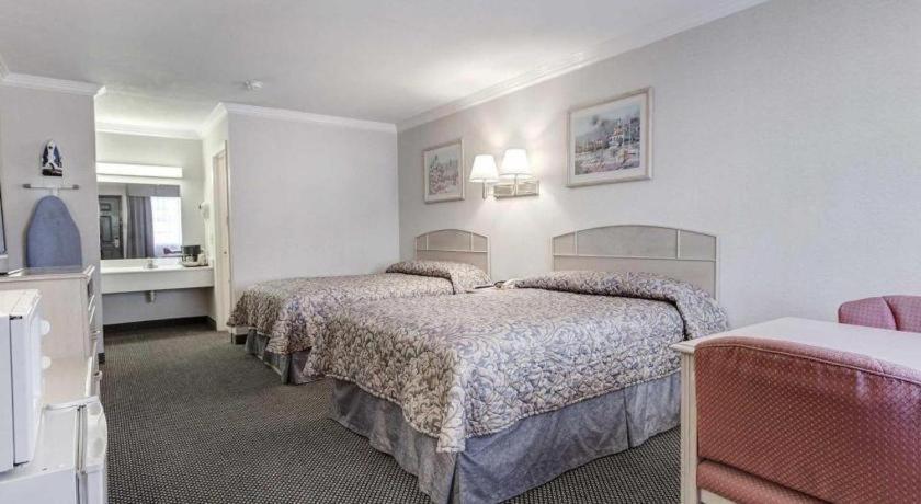 Econo Lodge Ван Хорн Екстериор снимка