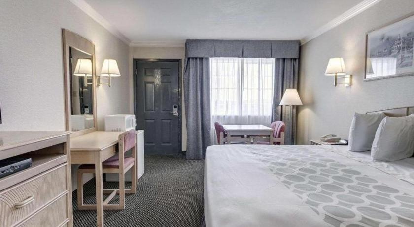 Econo Lodge Ван Хорн Екстериор снимка
