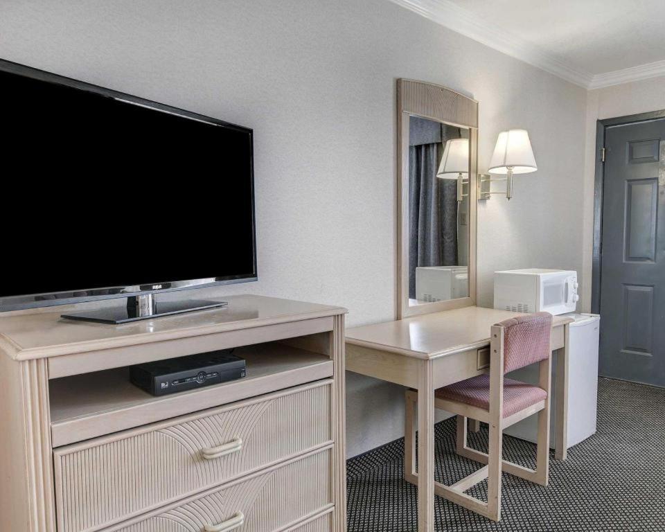 Econo Lodge Ван Хорн Екстериор снимка