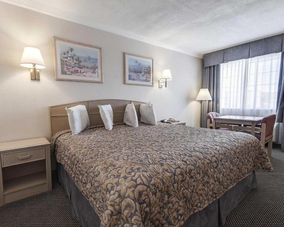 Econo Lodge Ван Хорн Екстериор снимка