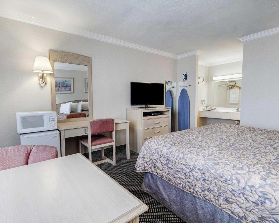 Econo Lodge Ван Хорн Екстериор снимка